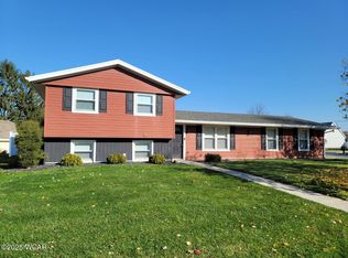 302 Liberty Ave, Wapakoneta, OH 45895