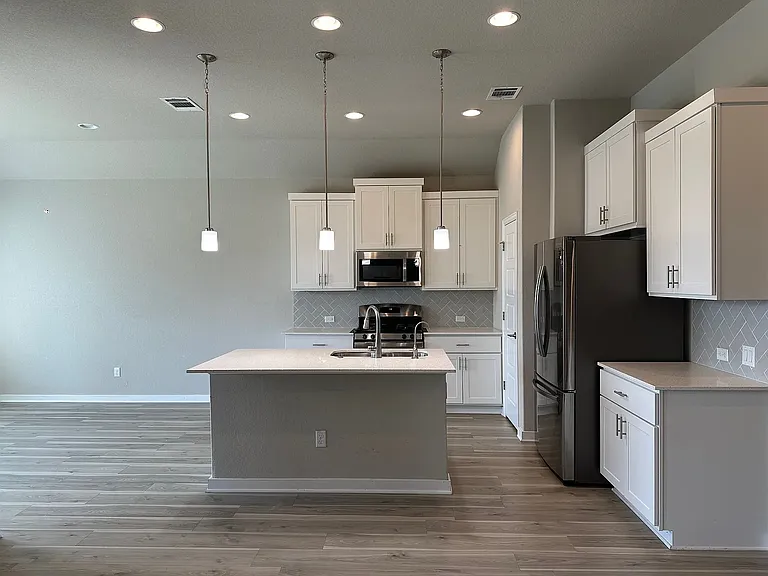 441 Saturnia Dr — Photo 6