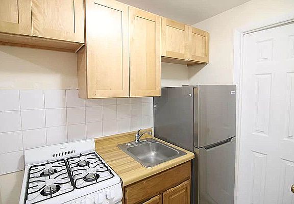4th image of 50 W 82nd St #1BB