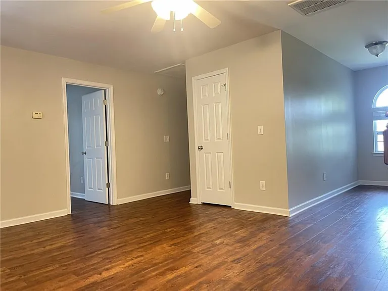 385 Blackwood Ln — Photo 10