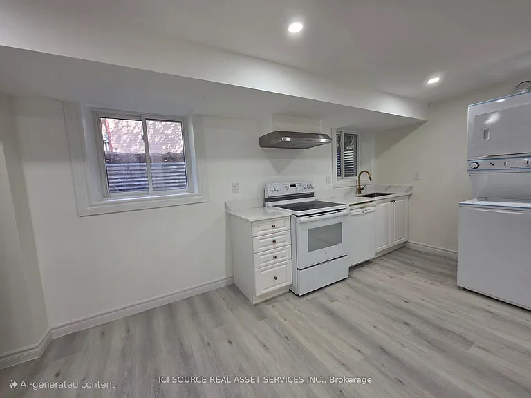 1324 Odessa Cres #BASEMENT — Photo 2
