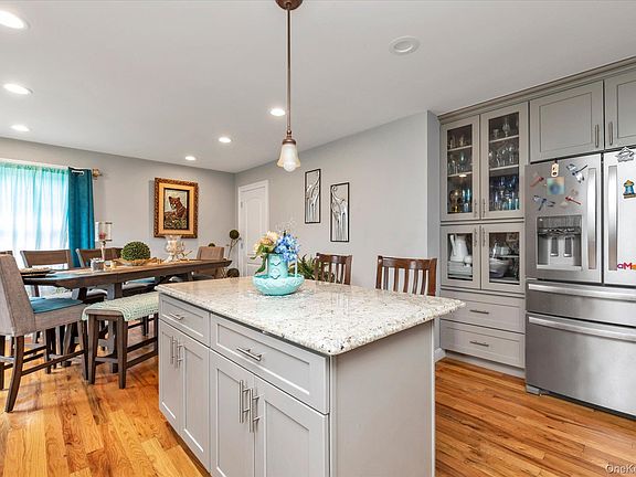 5th image of 6 Belmont Court