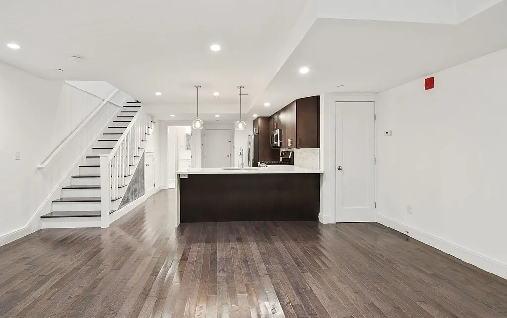 3 bed, 2.0 bath, 1206 sqft, $3,400 — Photo 4