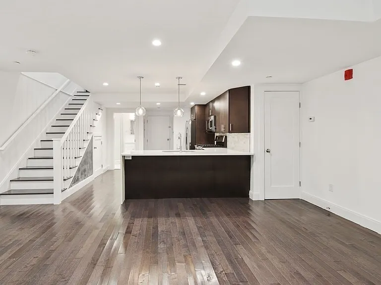 134 Warren St #1 — Photo 4