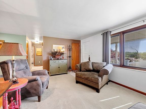 4th image of 100 Maria Ln