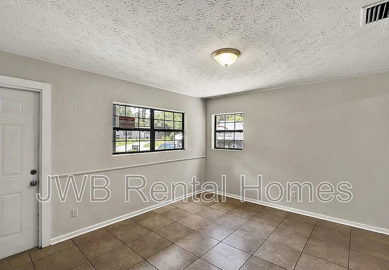 4705 Portsmouth Ave — Photo 5