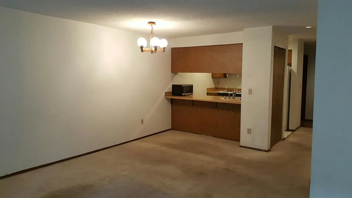 3 bed, 1.5 bath, 1243 sqft, $2,100 — Photo 2