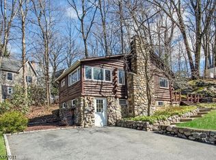 3 Toboggan Trl, Kinnelon, NJ 07405