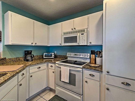 5th image of 908 Lake Dr E