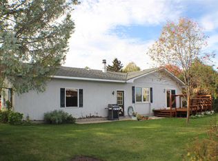 1008 Saint Johns Dr, Charlevoix, MI 49720