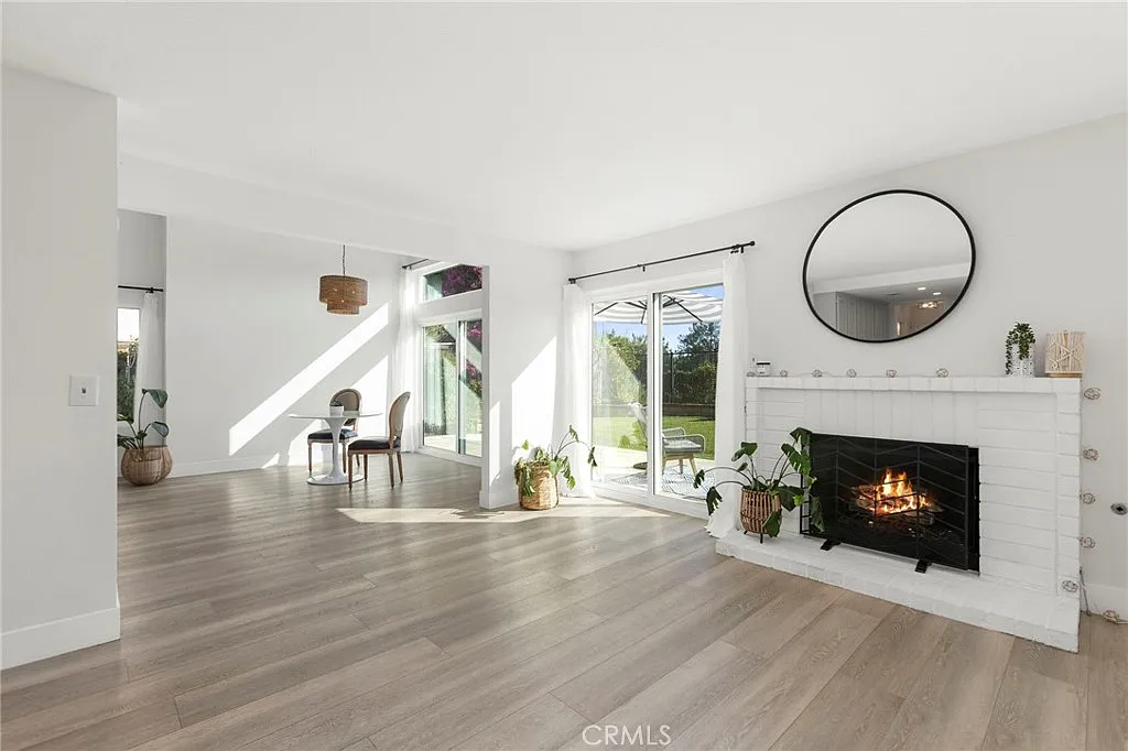 3 bed, 2.5 bath, 1658 sqft, $5,600 — Photo 1