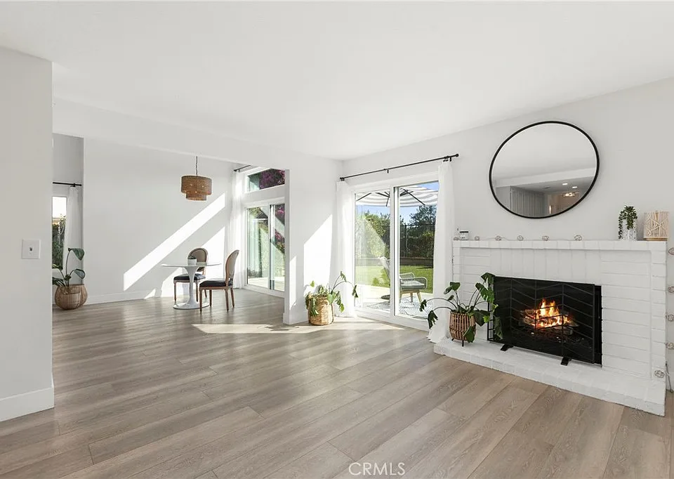 28765 Calle Vis