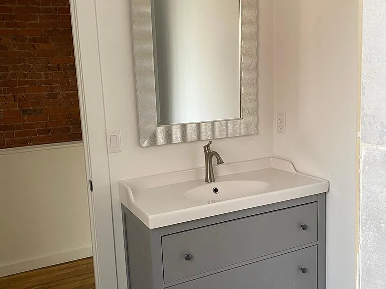 884 Oak St — Photo 17