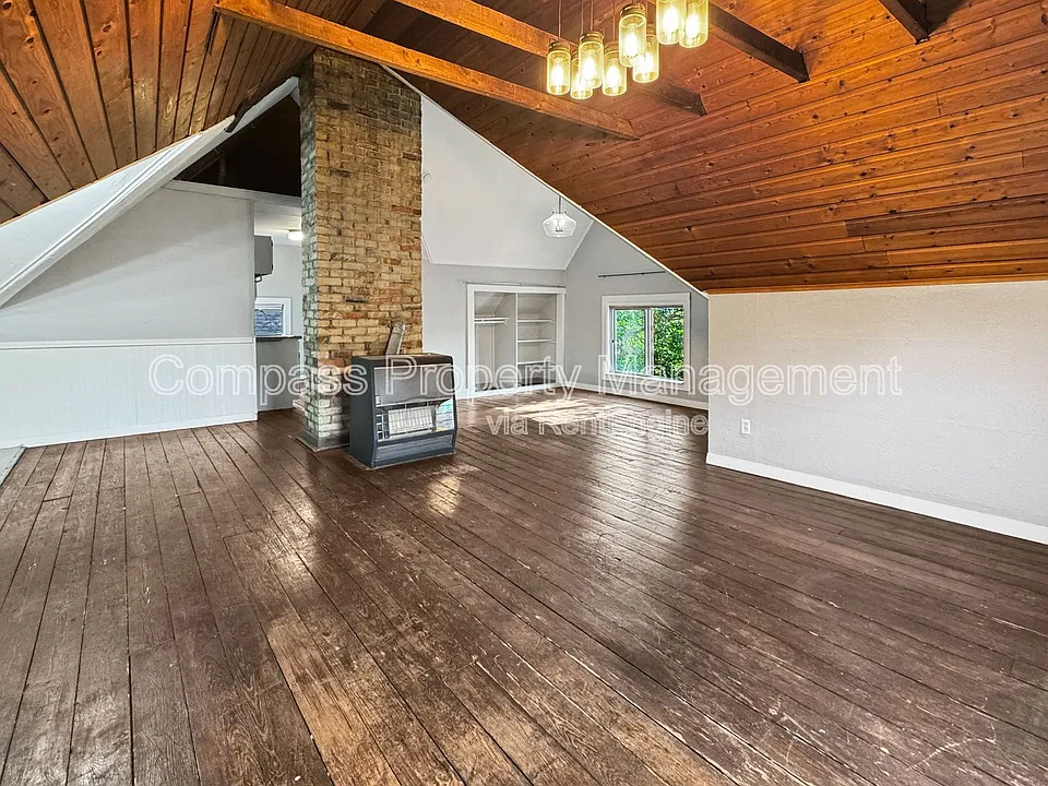 201 Lafayette Ave NE #2