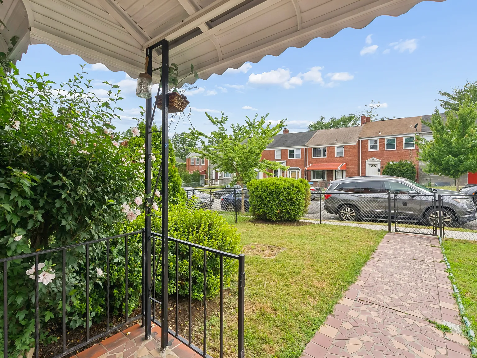 3 bed, 1254 sqft, $1,900 — Photo 3
