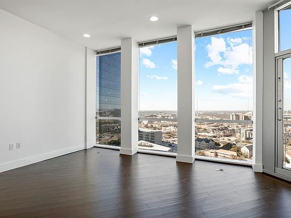 2nd image of 500 Throckmorton St APT 1906