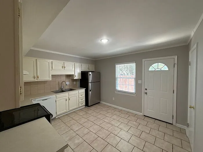 11016 Hunter Trail Ln — Photo 5