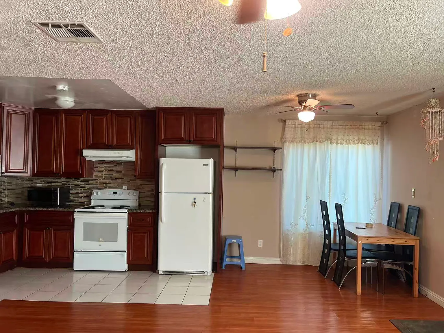 2 bed, 924 sqft, $2,600 — Photo 4