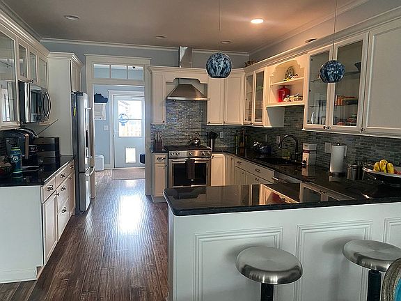 3rd image of 2980 Maplewood Dr