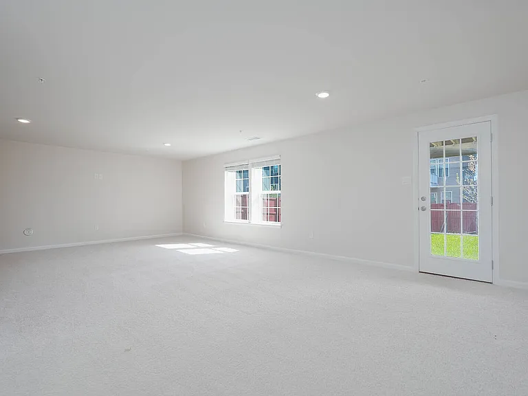 2085 Pomona Way — Photo 35