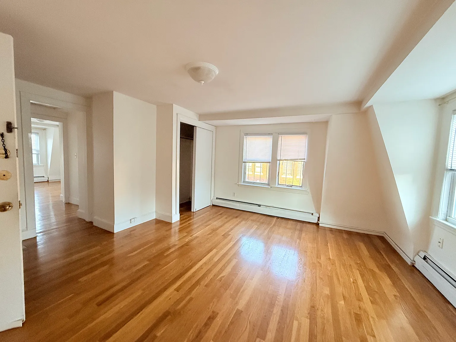 2 bed, 600 sqft, $3,100 — Photo 2