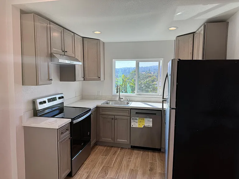 2483 San Carlos St — Photo 2