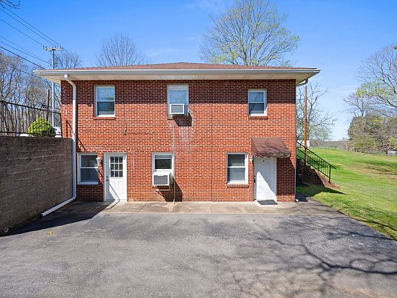 2nd image of 521 Hawkins Rd APT 2