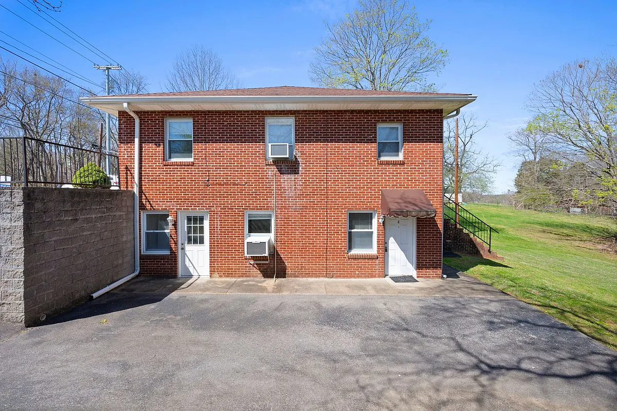 Building Photo - 521 Hawkins Rd