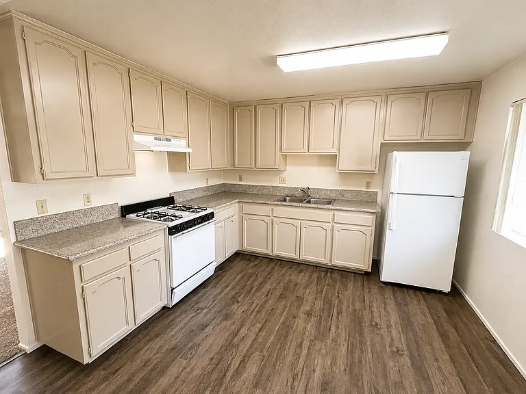 948 E Chase Ave — Photo 10