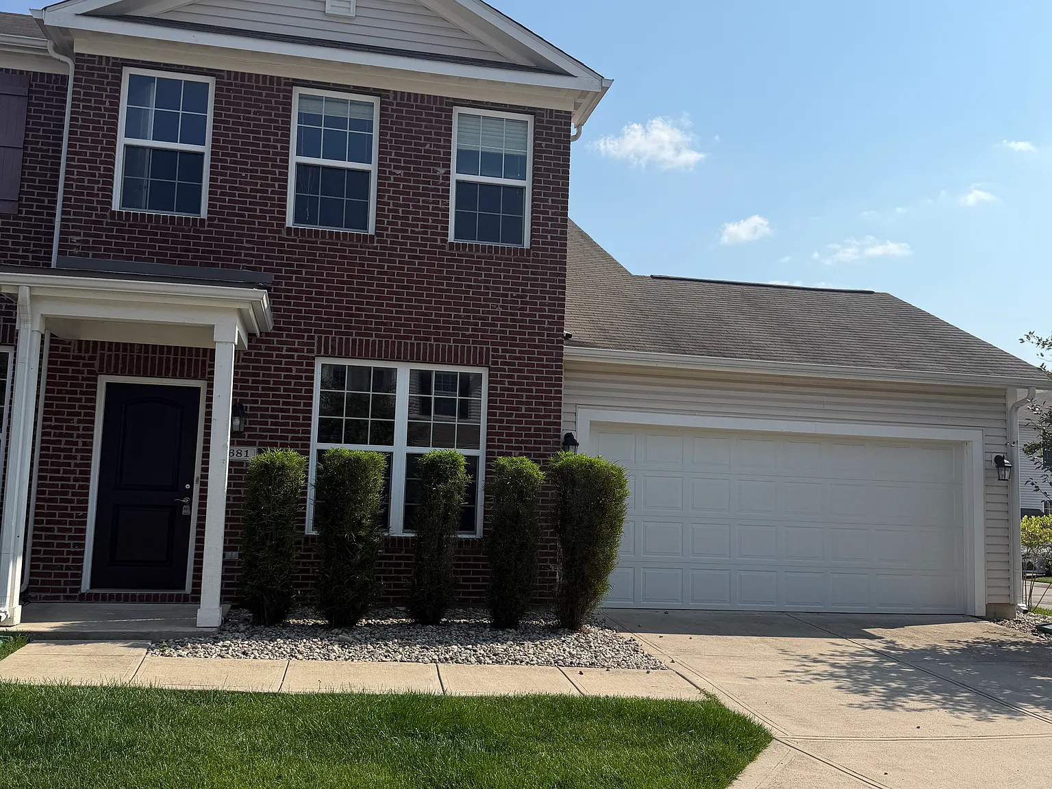 3 bed, 2.5 bath, 1916 sqft, $1,995 — Photo 4