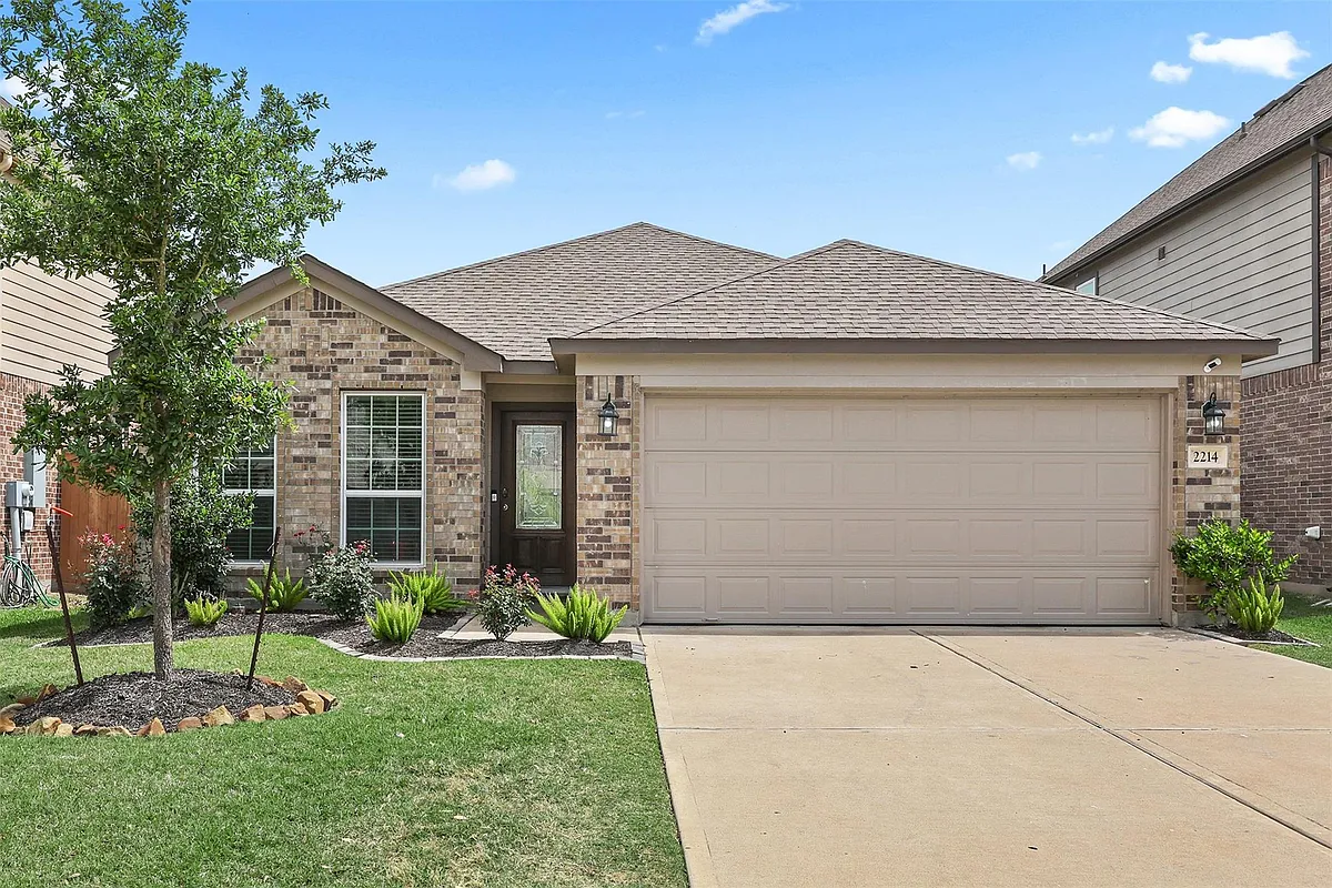 Building Photo - 2214 Sand Lily Dr