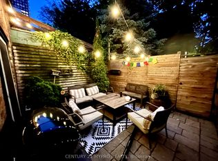 134 Shuter St #1, Toronto, ON M5A 1V8