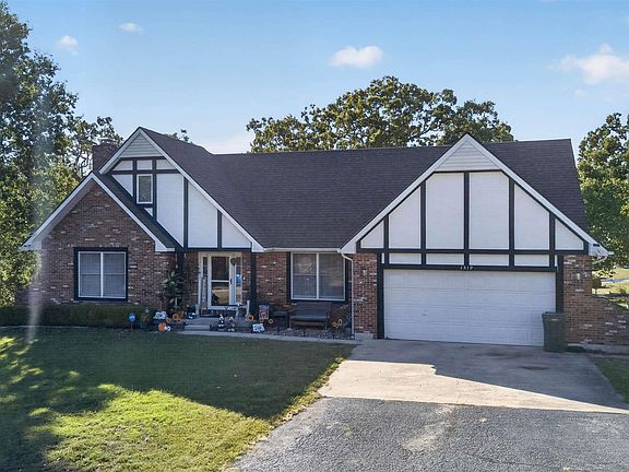 2nd image of 1519 Shady Ln