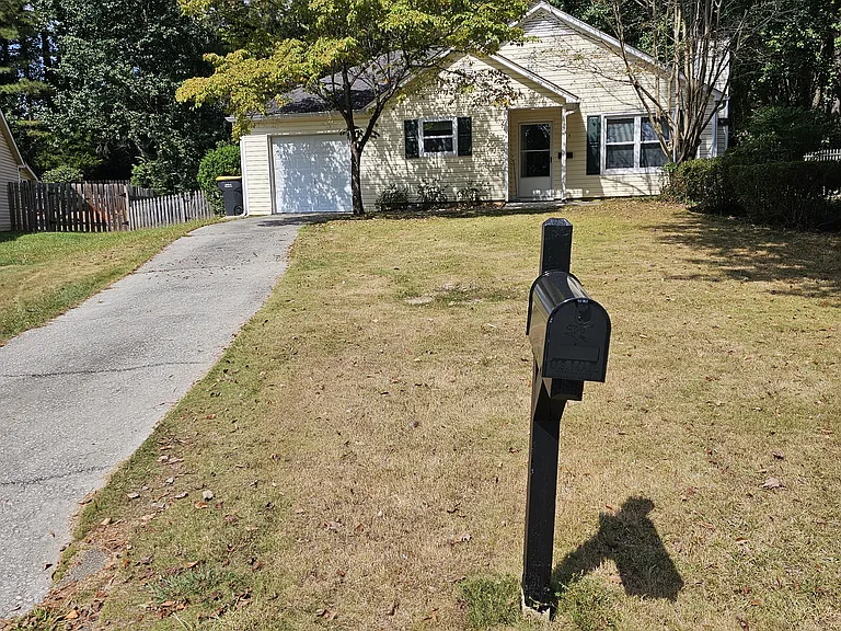302 Wood Rdg — Photo 1