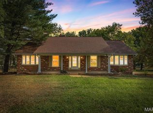 2134 Smoke Signal Rd, Pacific, MO 63069