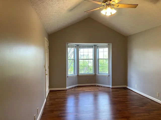 618 Basswood Ave — Photo 4
