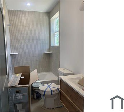 3rd image of 3001 Ridge Ave #1