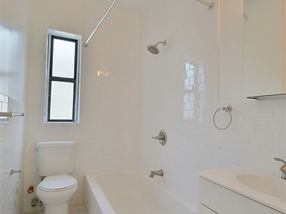 5th image of 909 Sheridan Ave APT 6J