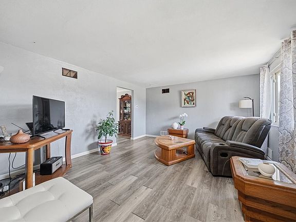 5th image of 553 Indus St