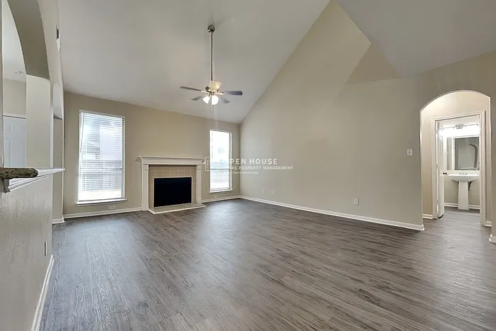 4 bed, 2.5 bath, 2718 sqft, $2,600 — Photo 4