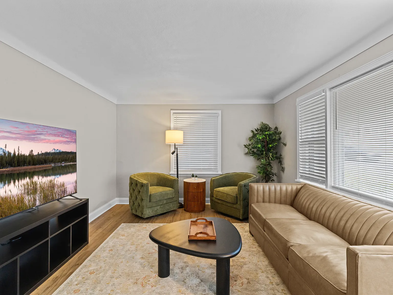 3 bed, 1800 sqft, $3,600 — Photo 2