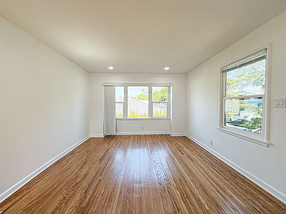3rd image of 331 W Windsor Rd APT 1