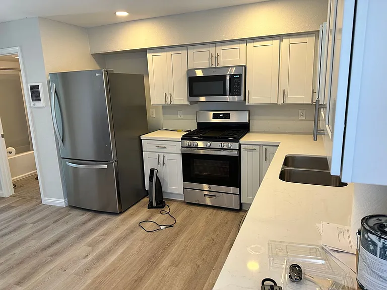 1117 Grove Ave — Photo 3