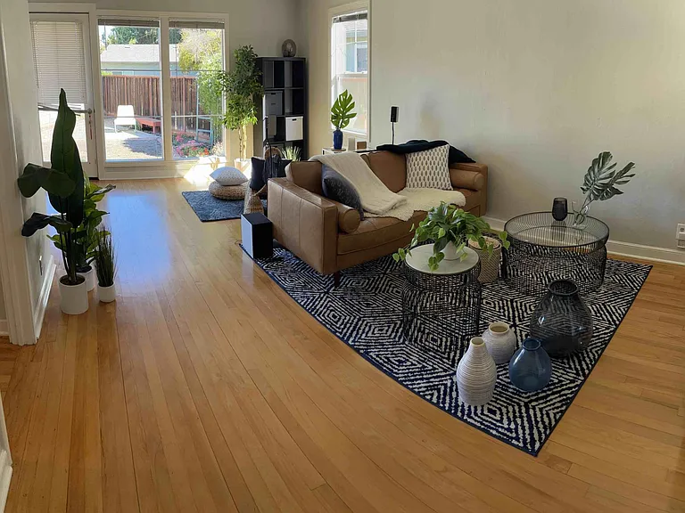 1393 Spencer Ave — Photo 4