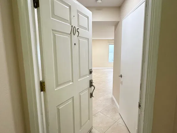 10947 Huston St APT 105, North Hollywood, CA 91601