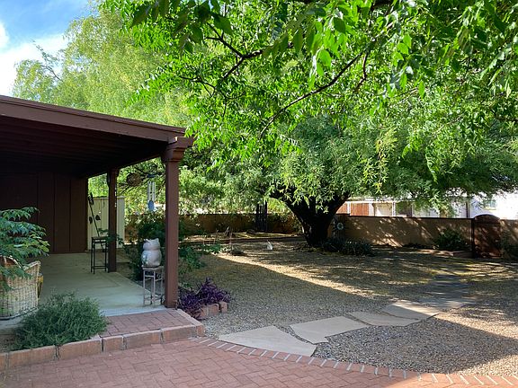 4th image of 225 E La Huerta