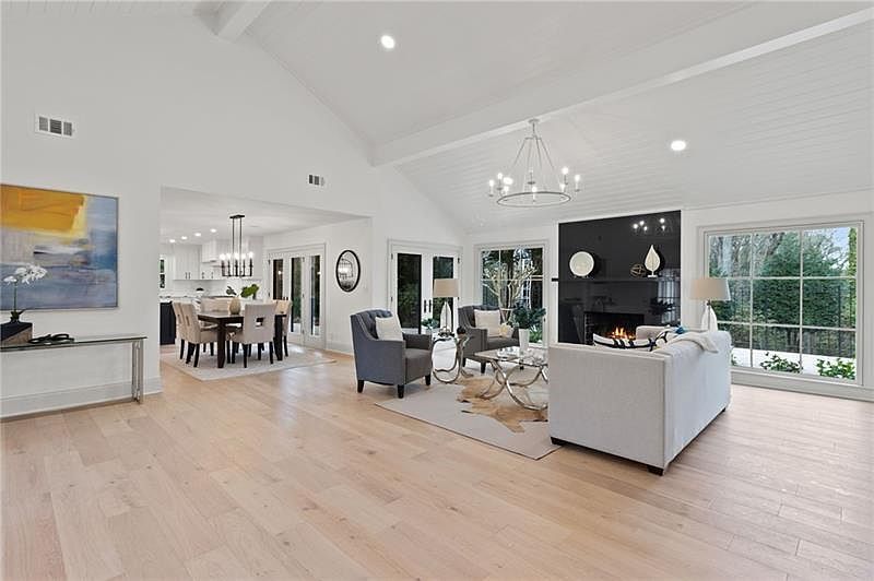 1st image of 435 Riverhill Dr