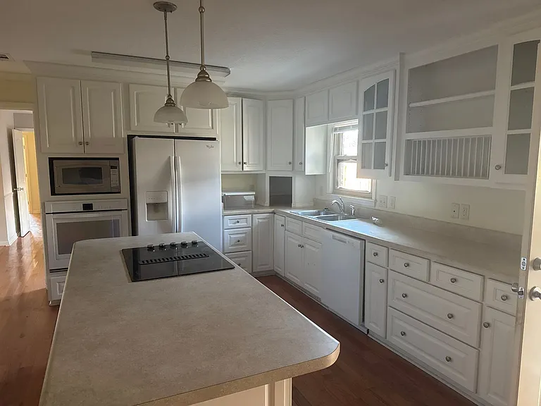 1305 Dominica Dr — Photo 3