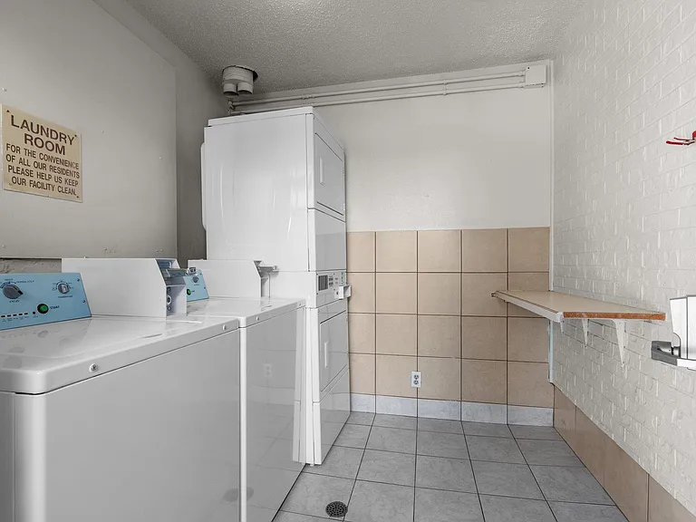 320 E 4th St #106 — Photo 23