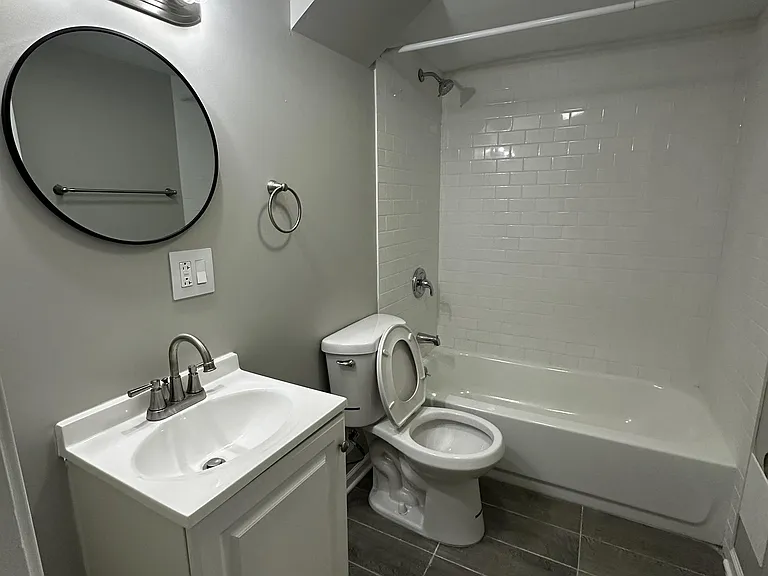 4233 W Potomac Ave — Photo 6